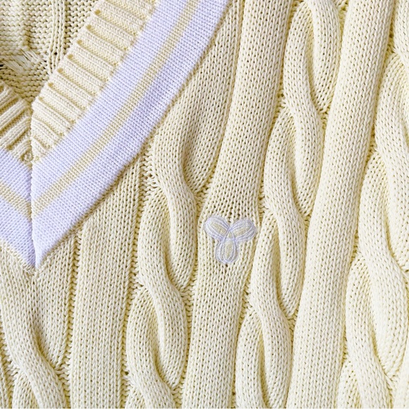 Aritzia Tna Clay Cable Knit V-neck Sweater Butter Yellow Size Small Oversized - Picture 6 of 12